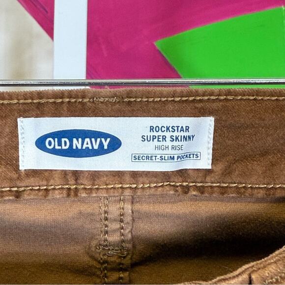 Old Navy, Rockstar Super Skinny High Rise Pants. Size 8. In excellent condition! - Picture 5 of 6